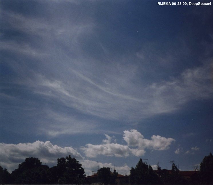 Chemtrails over Rijeka Croatia on 06-23-00, chemtrail detail