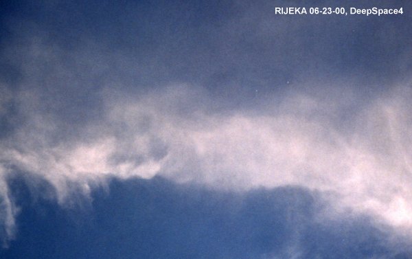 Chemtrails over Rijeka Croatia on 06-23-00, chemtrail detail