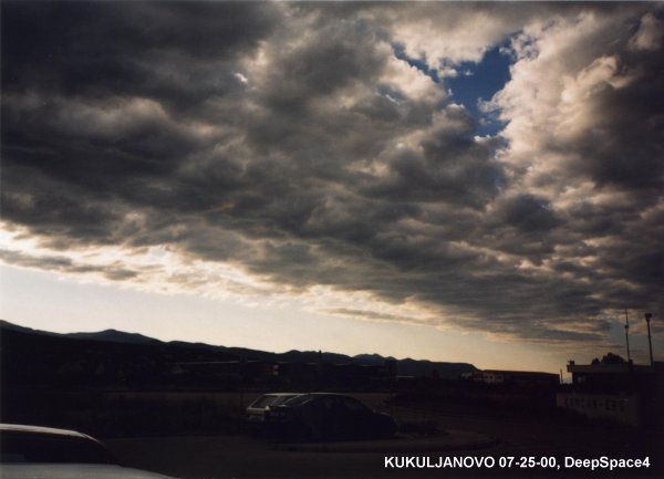 Chemtrails over Kukuljanovo, Croatia on 07-25-00