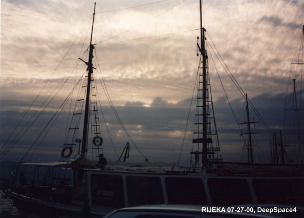 Chemtrail sprayings over Rijeka, Croatia on 07-27-00